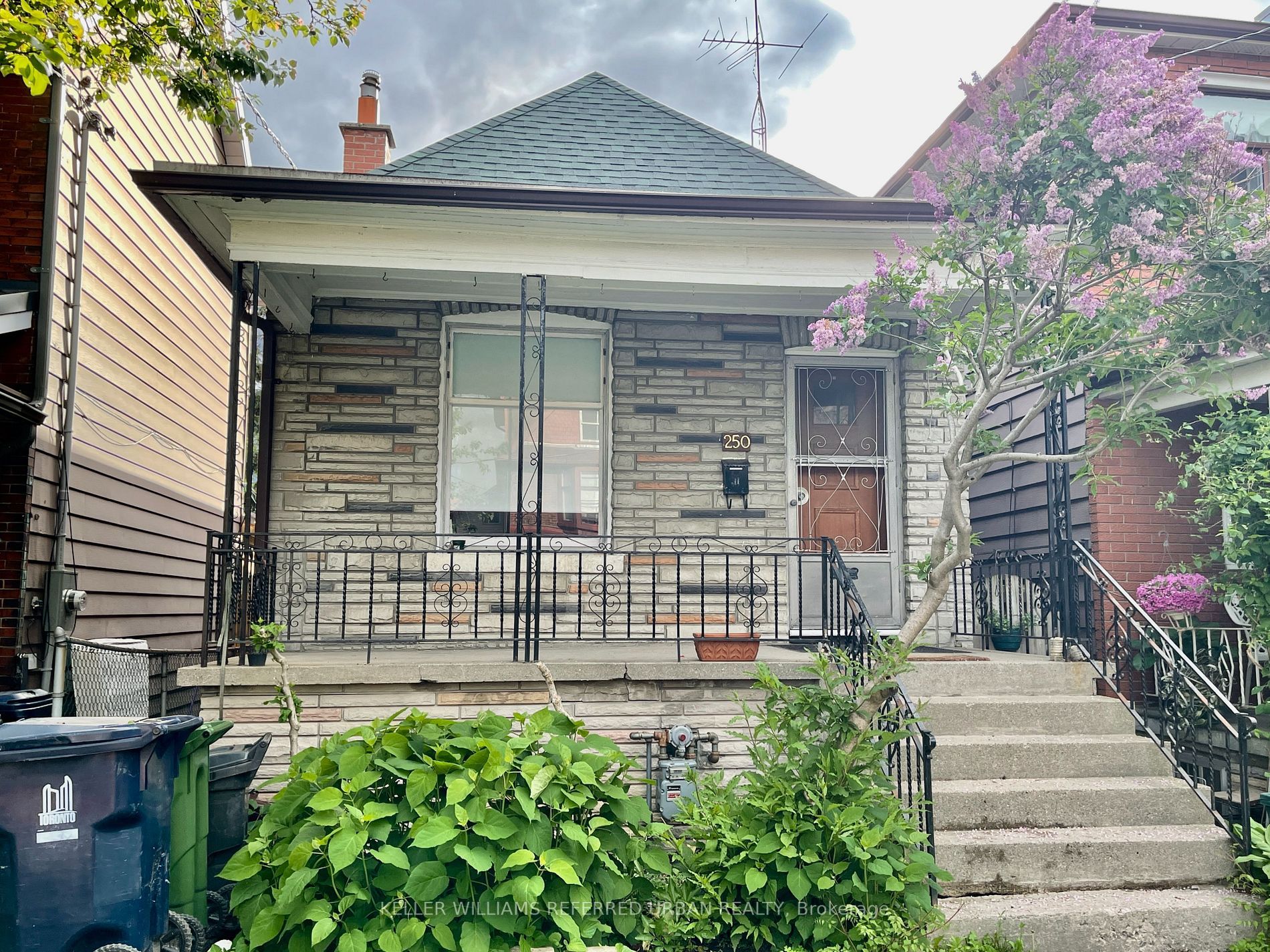 I have sold a property at 250 Rushton RD in Toronto
