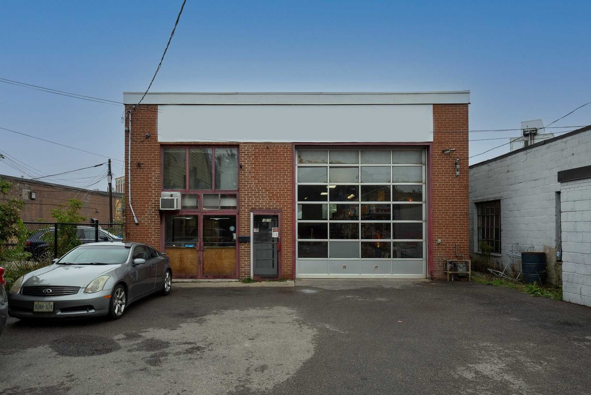 I have sold a property at 1978 Dundas ST W in Toronto
