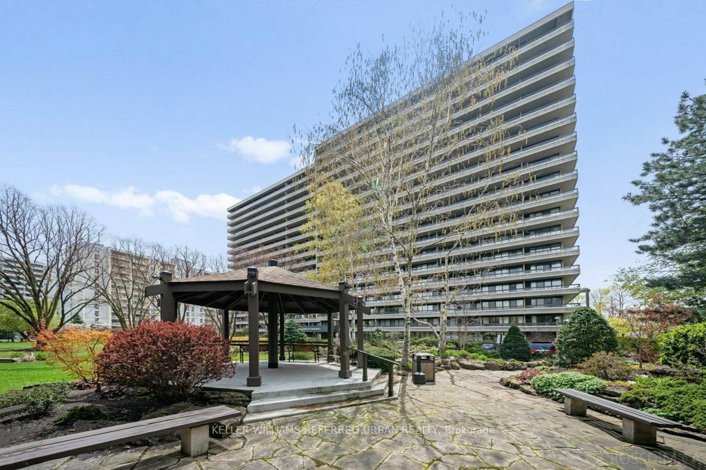 I have sold a property at 707 8111 Yonge ST in Markham
